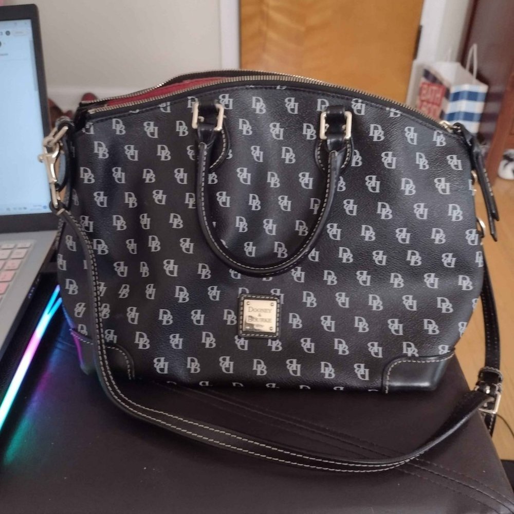 Dooney & Bourke leather purse